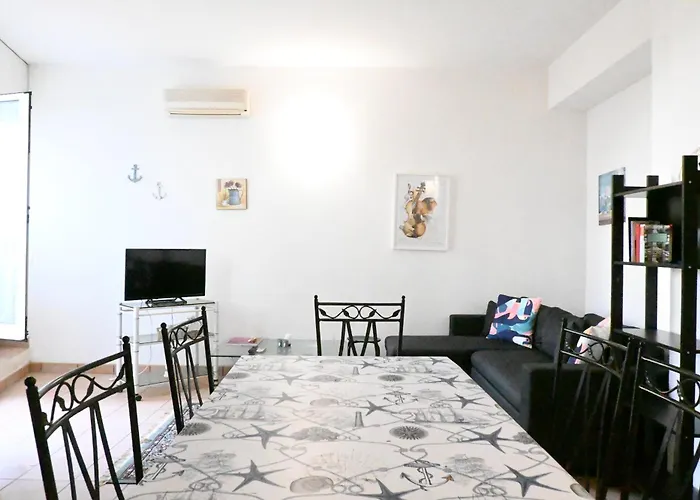 M454 - Marcelli, Comodo A 50m Dal Mare *