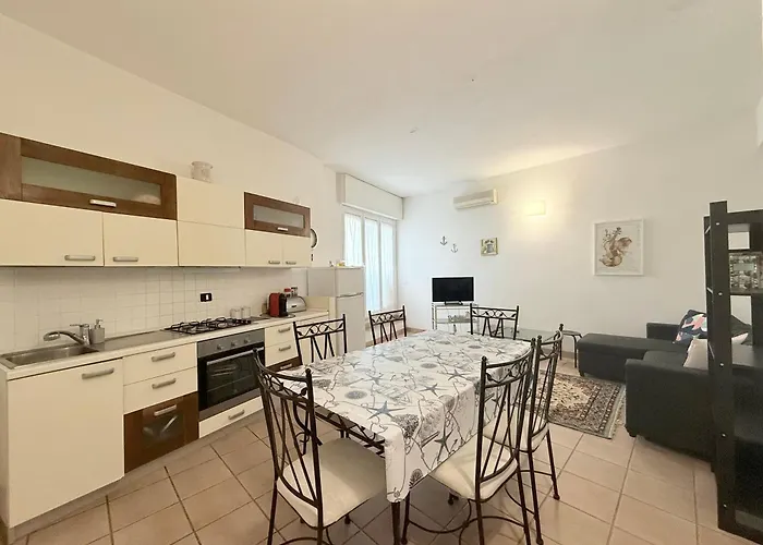 M454 - Marcelli, Comodo A 50m Dal Mare *